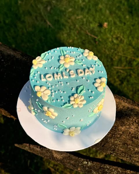 LOML'S DAY CAKE