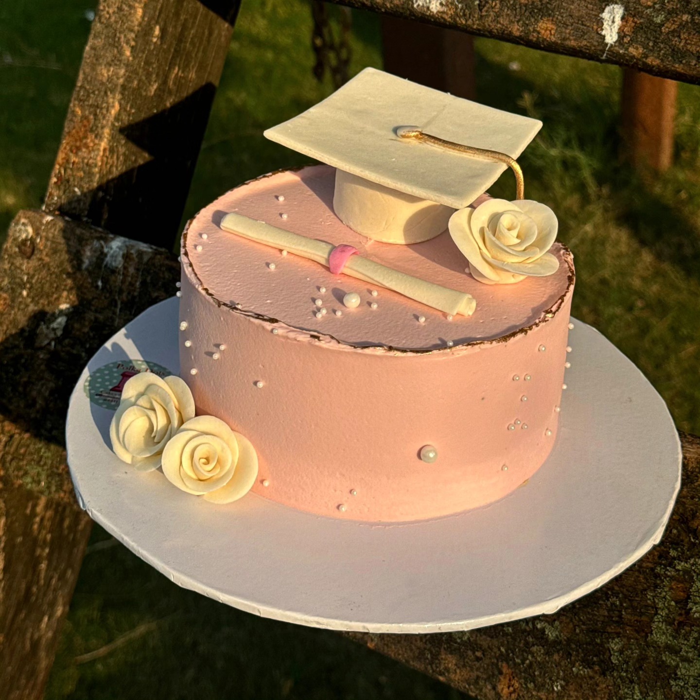 Pink graduation cake and bouquet - Image 2